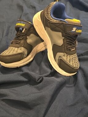 Sporto Black & Gray Kids Athletic Sneakers with Blue Lining
